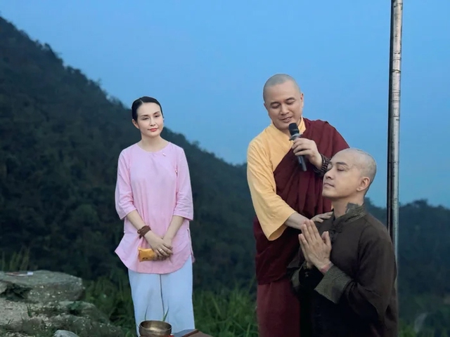 Ca sĩ Tuấn Hưng xuống tóc vì lí do gây xúc động- Ảnh 2. Ca sĩ Tuấn Hưng xuống tóc vì lí do gây xúc động- Ảnh 2.