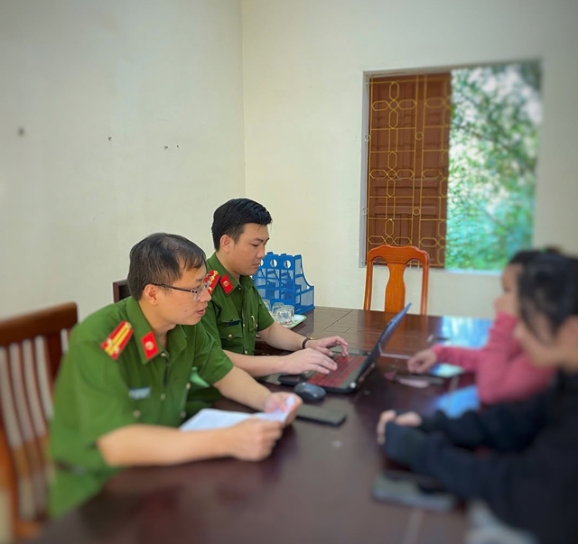 Triệu tập 2 phụ nữ đăng tin sai sự thật về bắt cóc trẻ em trên Facebook- Ảnh 1.