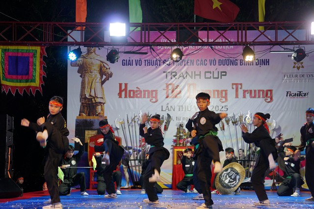 Đặc sắc màn biểu diễn võ cổ truyền trong đêm khai mạc- Ảnh 6.