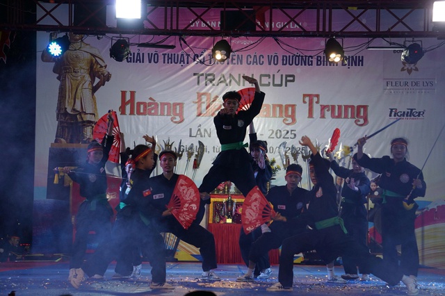 Đặc sắc màn biểu diễn võ cổ truyền trong đêm khai mạc- Ảnh 11.