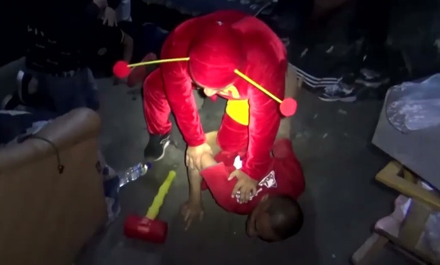 Cảnh sát sử dụng chiến thuật lạ khiến tội phạm ma túy "đứng hình"- Ảnh 1. Cảnh sát sử dụng chiến thuật lạ khiến tội phạm ma túy "đứng hình"- Ảnh 1.