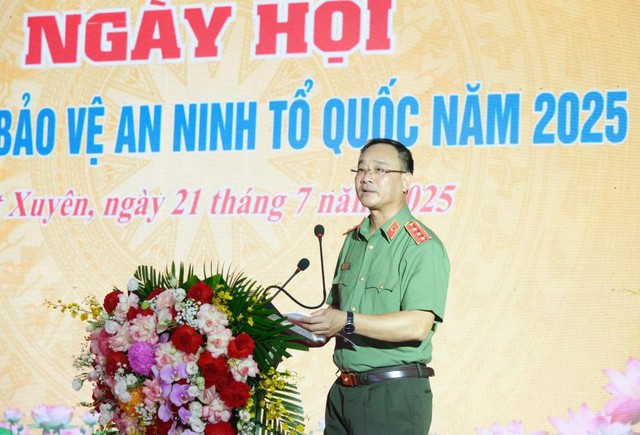 Thứ trưởng Bộ Công an dự ngày hội Toàn dân bảo vệ an ninh Tổ quốc tại Hà Tĩnh- Ảnh 2. Thứ trưởng Bộ Công an dự ngày hội Toàn dân bảo vệ an ninh Tổ quốc tại Hà Tĩnh- Ảnh 2.