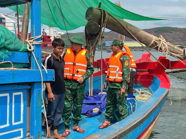 Thanh Hóa: 6.566 tàu thuyền vào bờ trú an toàn, tích cực phòng chống bão số 3 - Ảnh 2.
