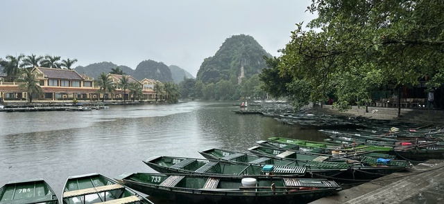 Ninh Bình tạm dừng đón khách đường thủy để ứng phó bão số 3 - Ảnh 1.