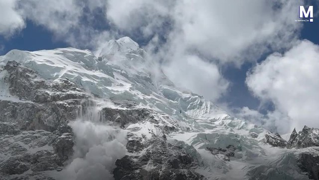 Người đàn ông ghi lại được cảnh đáng sợ ở đỉnh Everest - Ảnh 1. Người đàn ông ghi lại được cảnh đáng sợ ở đỉnh Everest - Ảnh 1.