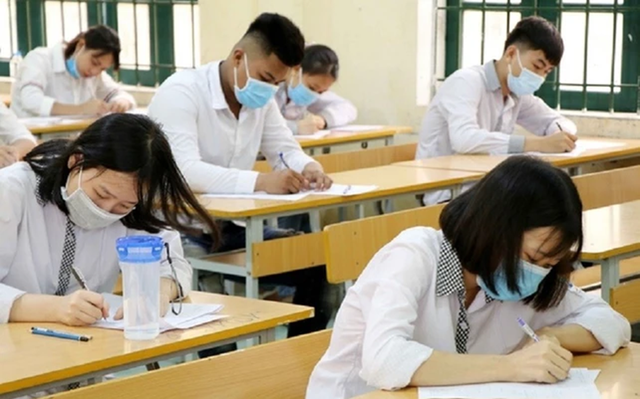 Nhiều trường đại học chốt điểm sàn xét tuyển, thấp nhất 12 điểm - Ảnh 1.