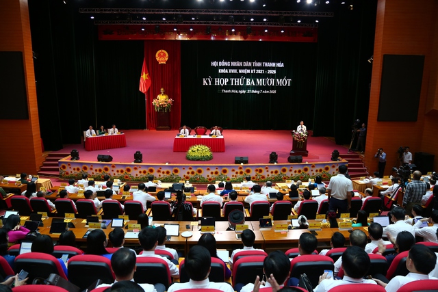 Bí thư Tỉnh ủy Thanh Hóa: "Giám đốc đi vắng, nhân viên ốm" nhà đầu tư không mua được hồ sơ đấu giá đất- Ảnh 2. Bí thư Tỉnh ủy Thanh Hóa: "Giám đốc đi vắng, nhân viên ốm" nhà đầu tư không mua được hồ sơ đấu giá đất- Ảnh 2.