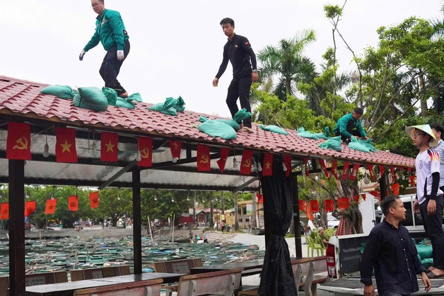 Ninh Bình tạm dừng đón khách đường thủy để ứng phó bão số 3 - Ảnh 2.