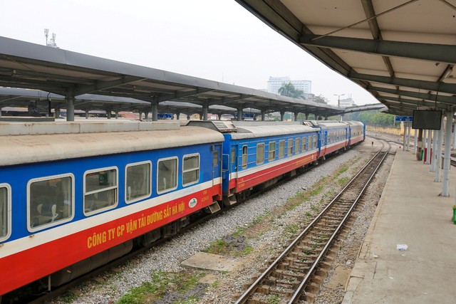 Dừng tàu hoả tuyến Gia Lâm – Nam Ninh, siết chặt an toàn đường sắt ứng phó bão Wipha - Ảnh 1.