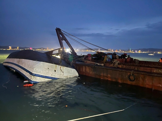 Khẩn trương bồi thường bảo hiểm vụ lật tàu Quảng Ninh - Ảnh 1.
