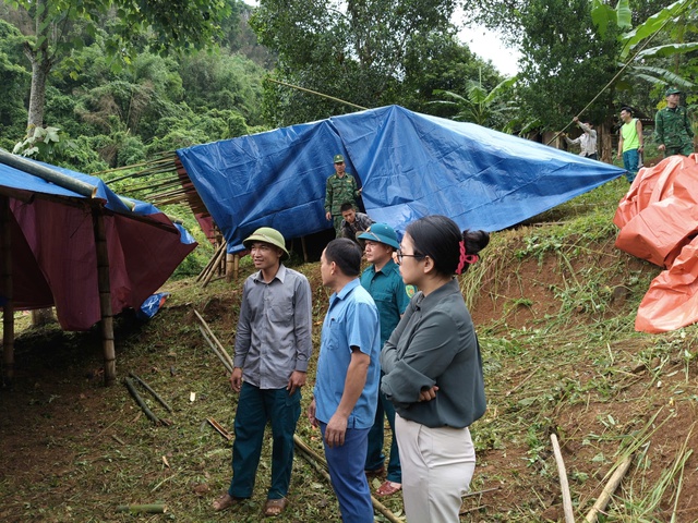 Di dời khẩn cấp 15 hộ dân trong đêm, hồ thủy lợi lớn nhất Thanh Hóa xả lũ- Ảnh 5. Di dời khẩn cấp 15 hộ dân trong đêm, hồ thủy lợi lớn nhất Thanh Hóa xả lũ- Ảnh 5.