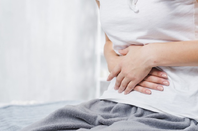 Đại tiện ra máu người phụ nữ bất ngờ phát hiện ung thư trực tràng - Ảnh 1.