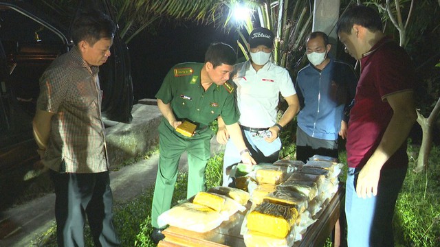 Hà Tĩnh: Phá chuyên án “khủng”, thu giữ hơn 45kg ma túy cùng khẩu súng quân dụng đã lên nòng- Ảnh 1.