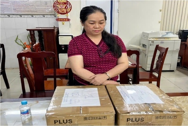 Khởi tố Trưởng văn phòng công chứng và đồng phạm trong vụ lừa đảo chiếm đoạt 16 tỷ- Ảnh 2. Khởi tố Trưởng văn phòng công chứng và đồng phạm trong vụ lừa đảo chiếm đoạt 16 tỷ- Ảnh 2.