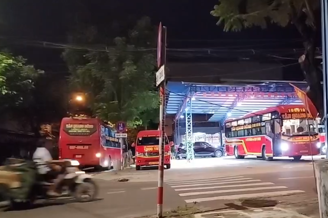 Đà Nẵng: Yêu cầu Tân Quang Dũng chấm dứt tình trạng "bến cóc" tại văn phòng công ty- Ảnh 2. Đà Nẵng: Yêu cầu Tân Quang Dũng chấm dứt tình trạng "bến cóc" tại văn phòng công ty- Ảnh 2.