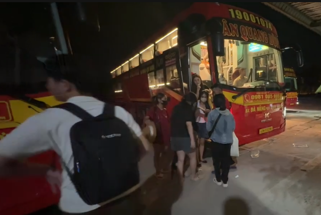 Đà Nẵng: Yêu cầu Tân Quang Dũng chấm dứt tình trạng "bến cóc" tại văn phòng công ty- Ảnh 1. Đà Nẵng: Yêu cầu Tân Quang Dũng chấm dứt tình trạng "bến cóc" tại văn phòng công ty- Ảnh 1.