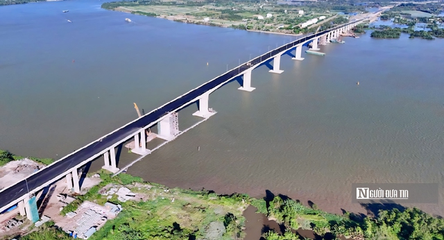Xuyên đêm thi công cầu Nhơn Trạch, "mảnh ghép" trọng yếu của Vành đai 3 Tp.HCM- Ảnh 1. Xuyên đêm thi công cầu Nhơn Trạch, "mảnh ghép" trọng yếu của Vành đai 3 Tp.HCM- Ảnh 1.