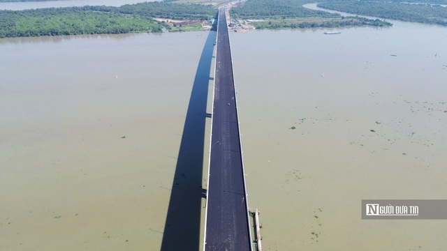 Xuyên đêm thi công cầu Nhơn Trạch, "mảnh ghép" trọng yếu của Vành đai 3 Tp.HCM- Ảnh 11. Xuyên đêm thi công cầu Nhơn Trạch, "mảnh ghép" trọng yếu của Vành đai 3 Tp.HCM- Ảnh 11.
