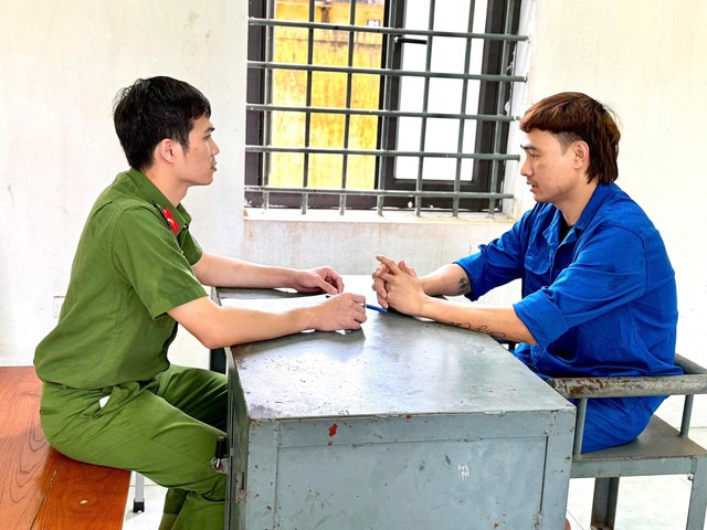 Triệt phá nhóm 'trai đẹp' từ Campuchia, chuyên dụ dỗ phụ nữ đơn thân - Ảnh 1.
