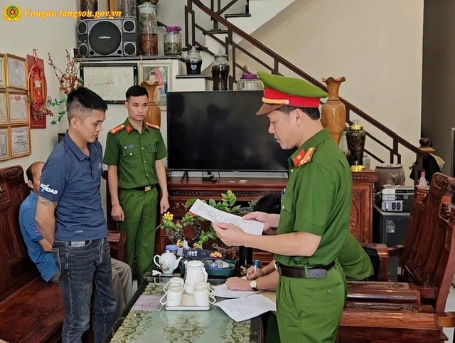 Khởi tố 2 đối tượng giết mổ, tiêu thụ thịt lợn nhiễm bệnh dịch tả châu Phi- Ảnh 2. Khởi tố 2 đối tượng giết mổ, tiêu thụ thịt lợn nhiễm bệnh dịch tả châu Phi- Ảnh 2.