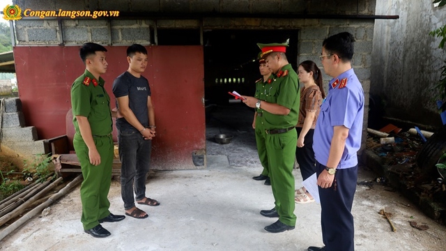 Khởi tố 2 đối tượng giết mổ, tiêu thụ thịt lợn nhiễm bệnh dịch tả châu Phi- Ảnh 1. Khởi tố 2 đối tượng giết mổ, tiêu thụ thịt lợn nhiễm bệnh dịch tả châu Phi- Ảnh 1.