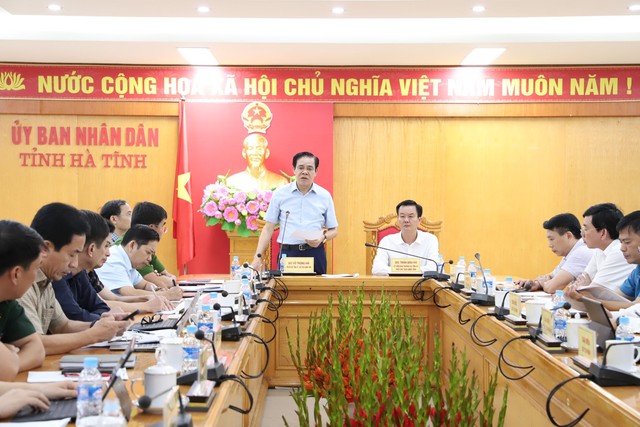 Hà Tĩnh đánh giá nguyên nhân, khắc phục hậu quả vụ tai nạn giao thông khiến nhiều người thương vong- Ảnh 3. Hà Tĩnh đánh giá nguyên nhân, khắc phục hậu quả vụ tai nạn giao thông khiến nhiều người thương vong- Ảnh 3.