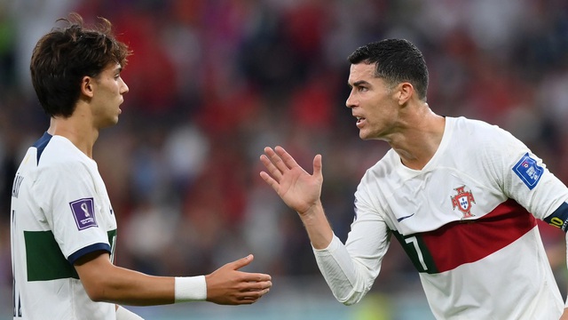 Ronaldo dùng "chiêu độc" thuyết phục Felix rời Chelsea đến Al-Nassr - Ảnh 1. Ronaldo dùng "chiêu độc" thuyết phục Felix rời Chelsea đến Al-Nassr - Ảnh 1.