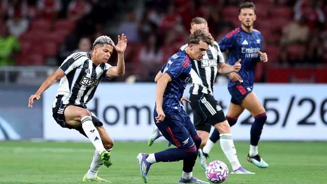 Sao trẻ 15 tuổi tỏa sáng, giúp Arsenal ngược dòng đánh bại Newcastle - Ảnh 2. Sao trẻ 15 tuổi tỏa sáng, giúp Arsenal ngược dòng đánh bại Newcastle - Ảnh 2.