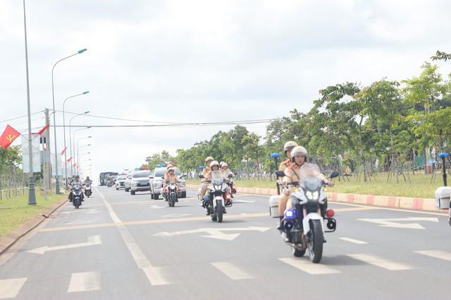 Đắk Lắk: Ra quân đảm bảo an toàn giao thông với phương châm "không có vùng cấm, không có ngoại lệ" - Ảnh 2.