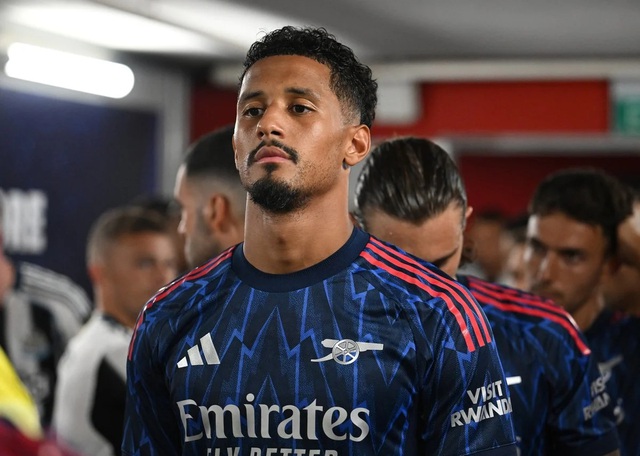 Saliba tin người này sẽ chấm dứt cơn hạn hán danh hiệu của Arsenal - Ảnh 2.