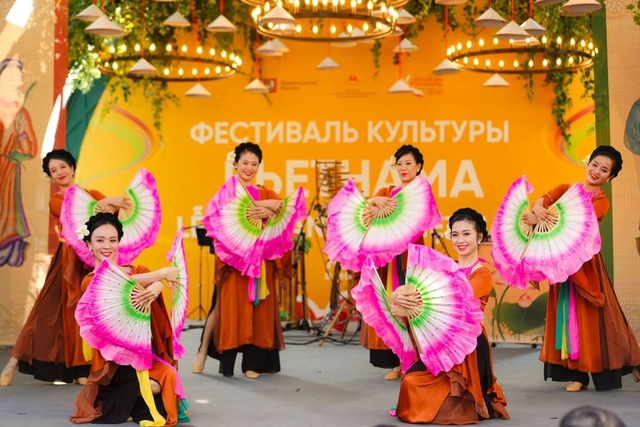 Hành trình kể chuyện văn hóa Việt bằng nghệ thuật và ẩm thực - Ảnh 1.