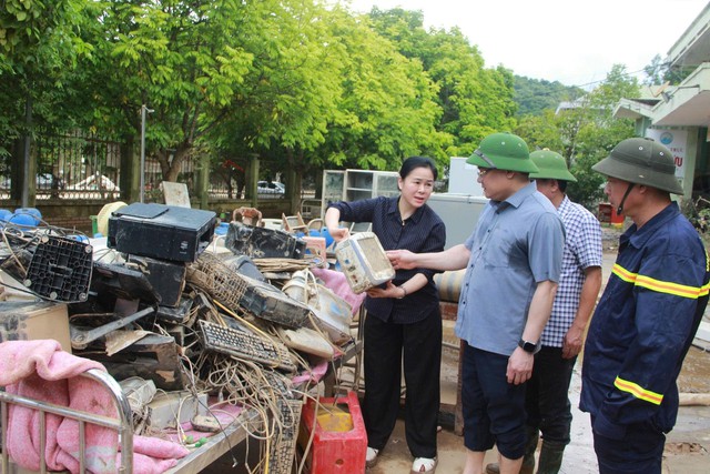 Trạm y tế xã bị lũ cuốn trôi, ngành y Nghệ An mượn nhà dân lập trạm dã chiến- Ảnh 13. Trạm y tế xã bị lũ cuốn trôi, ngành y Nghệ An mượn nhà dân lập trạm dã chiến- Ảnh 13.