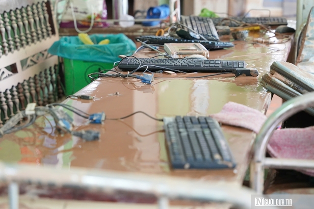Trạm y tế xã bị lũ cuốn trôi, ngành y Nghệ An mượn nhà dân lập trạm dã chiến- Ảnh 12. Trạm y tế xã bị lũ cuốn trôi, ngành y Nghệ An mượn nhà dân lập trạm dã chiến- Ảnh 12.