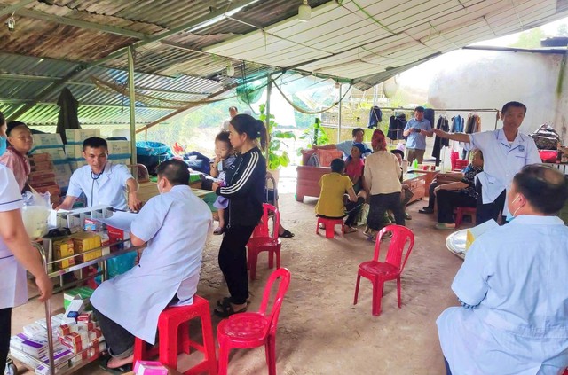 Trạm y tế xã bị lũ cuốn trôi, ngành y Nghệ An mượn nhà dân lập trạm dã chiến- Ảnh 3. Trạm y tế xã bị lũ cuốn trôi, ngành y Nghệ An mượn nhà dân lập trạm dã chiến- Ảnh 3.