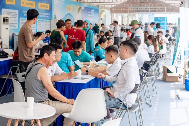 “Ngày hội xanh” đổ bộ Hà Nội: Đổi xe xăng lấy xe điện nhận ưu đãi khủng, tài xế dịch vụ hưởng lợi chưa từng có - Ảnh 1.