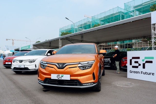 “Ngày hội xanh” đổ bộ Hà Nội: Đổi xe xăng lấy xe điện nhận ưu đãi khủng, tài xế dịch vụ hưởng lợi chưa từng có - Ảnh 4.