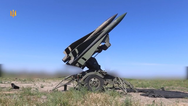 Tên lửa 70 năm tuổi bất ngờ trở thành "át chủ bài" phòng không của Ukraine - Ảnh 1.