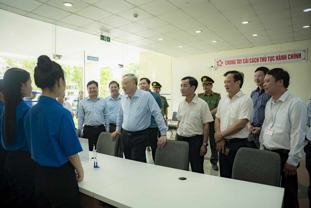 Phó Thủ tướng Nguyễn Hòa Bình: Huế cần tìm động lực tăng trưởng mới- Ảnh 1. Phó Thủ tướng Nguyễn Hòa Bình: Huế cần tìm động lực tăng trưởng mới- Ảnh 1.