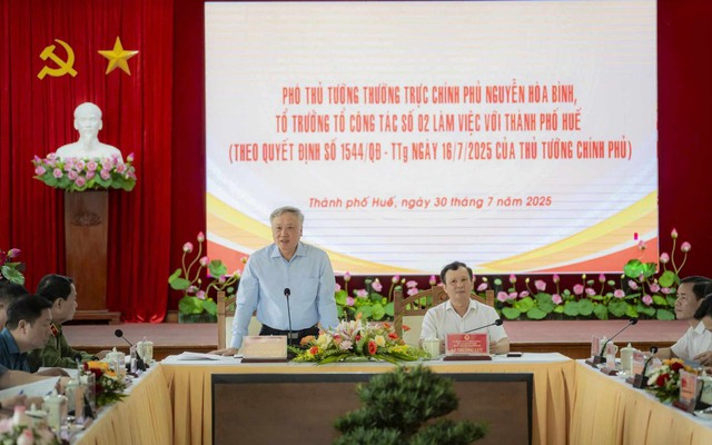 Phó Thủ tướng Nguyễn Hòa Bình: Huế cần tìm động lực tăng trưởng mới- Ảnh 2. Phó Thủ tướng Nguyễn Hòa Bình: Huế cần tìm động lực tăng trưởng mới- Ảnh 2.