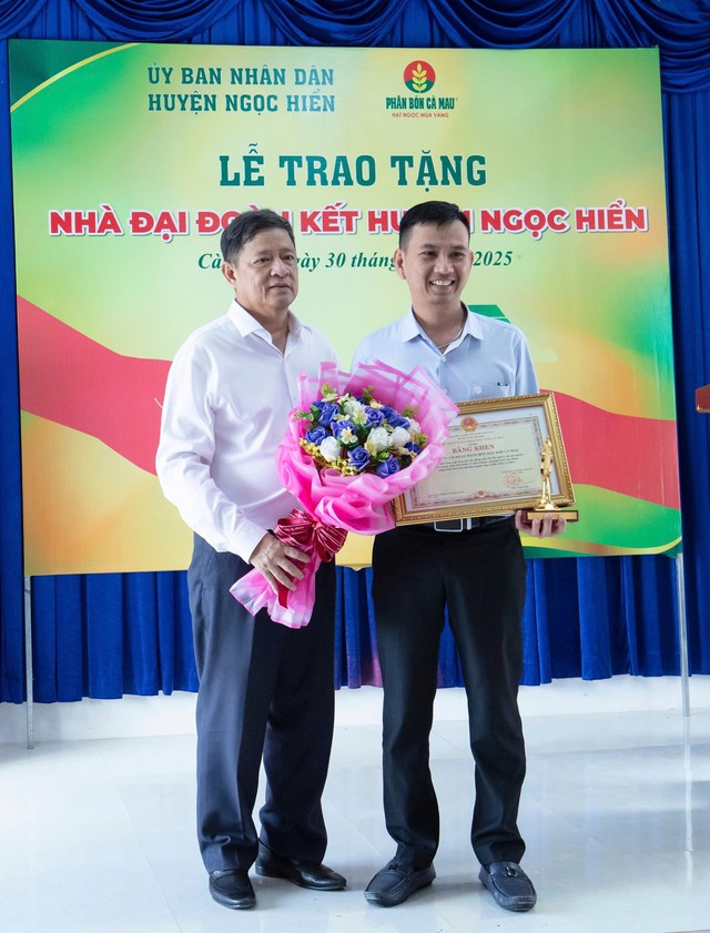 PVCFC chung tay cùng Cà Mau xây dựng nông thôn mới: Xóa nhà tạm, thắp sáng miền quê - Ảnh 2. PVCFC chung tay cùng Cà Mau xây dựng nông thôn mới: Xóa nhà tạm, thắp sáng miền quê - Ảnh 2.