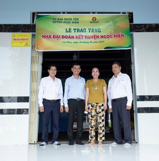 PVCFC chung tay cùng Cà Mau xây dựng nông thôn mới: Xóa nhà tạm, thắp sáng miền quê - Ảnh 3. PVCFC chung tay cùng Cà Mau xây dựng nông thôn mới: Xóa nhà tạm, thắp sáng miền quê - Ảnh 3.