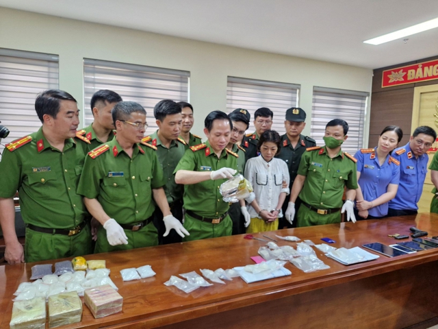 Công an Thanh Hóa phối hợp với Lào triệt xóa 1.000ha cây thuốc phiện, 80 vụ án ma túy xuyên quốc gia- Ảnh 1. Công an Thanh Hóa phối hợp với Lào triệt xóa 1.000ha cây thuốc phiện, 80 vụ án ma túy xuyên quốc gia- Ảnh 1.