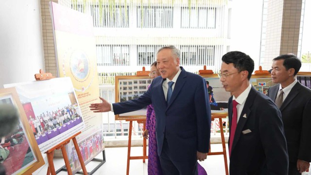 Phó Thủ tướng Nguyễn Hoà Bình phát động toàn quốc Ngày toàn dân phòng, chống mua bán người 30/7- Ảnh 4. Phó Thủ tướng Nguyễn Hoà Bình phát động toàn quốc Ngày toàn dân phòng, chống mua bán người 30/7- Ảnh 4.
