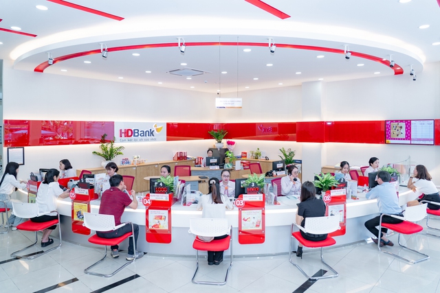 Đẩy mạnh kinh doanh số, HDBank báo lãi 6 tháng 10.068 tỷ đồng, ROE lên tới 26,5% - Ảnh 1.