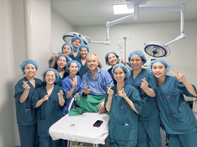 Nam ca sĩ Tuấn Hưng sau ca tiểu phẫu, chờ ngày phục hồi- Ảnh 2. Nam ca sĩ Tuấn Hưng sau ca tiểu phẫu, chờ ngày phục hồi- Ảnh 2.