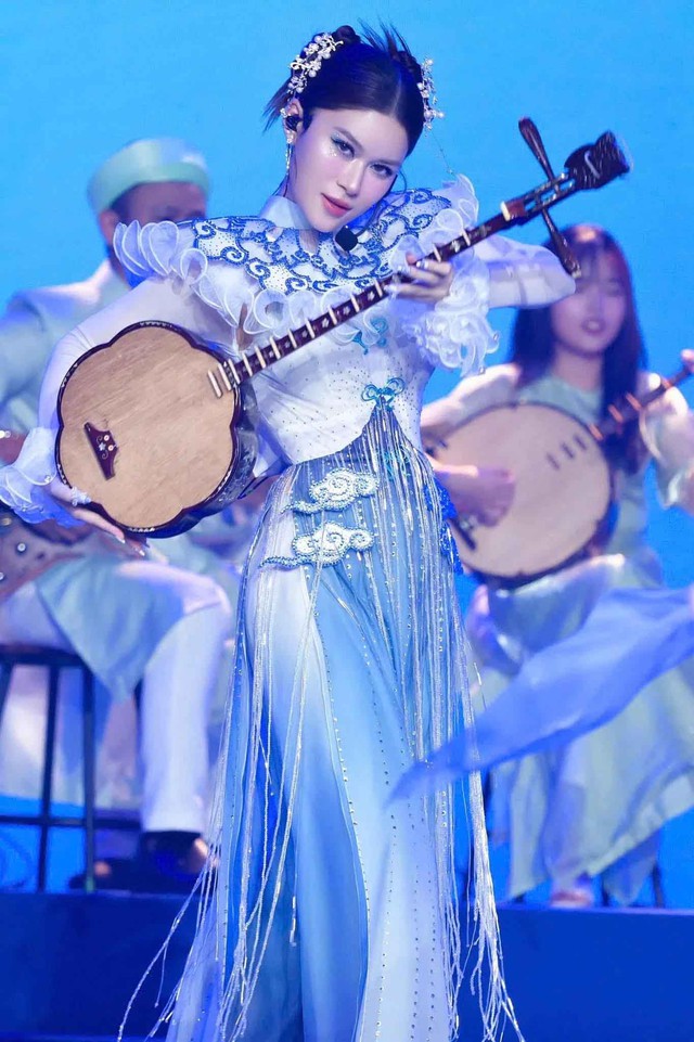 Rũ bỏ hình ảnh tiểu thư, ái nữ nhà đại gia thủy sản: Rũ bỏ hình ảnh tiểu thư, ái nữ nhà đại gia thủy sản: