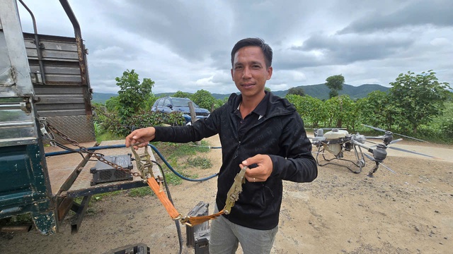 Anh nông dân kể lại phút cân não dùng drone cứu hai em nhỏ mắc kẹt giữa dòng nước xiết- Ảnh 3. Anh nông dân kể lại phút cân não dùng drone cứu hai em nhỏ mắc kẹt giữa dòng nước xiết- Ảnh 3.
