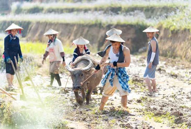 Rũ bỏ hình ảnh tiểu thư, ái nữ nhà đại gia thủy sản: Rũ bỏ hình ảnh tiểu thư, ái nữ nhà đại gia thủy sản: