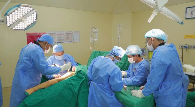 Người phụ nữ 44 tuổi bị máy cày đè gãy nhiều xương, gây chấn thương nghiêm trọng- Ảnh 1. Người phụ nữ 44 tuổi bị máy cày đè gãy nhiều xương, gây chấn thương nghiêm trọng- Ảnh 1.