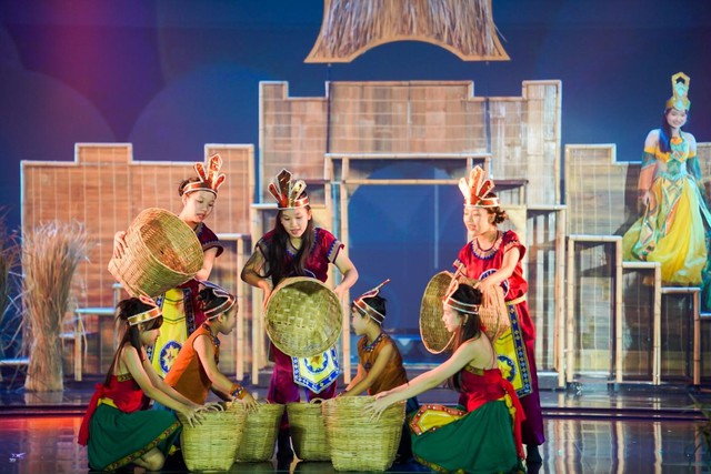 “The Enchanted Crossbow” của Victoria School tỏa sáng tại DANAFF III – Biểu tượng của một Đà Nẵng mới- Ảnh 9. “The Enchanted Crossbow” của Victoria School tỏa sáng tại DANAFF III – Biểu tượng của một Đà Nẵng mới- Ảnh 9.
